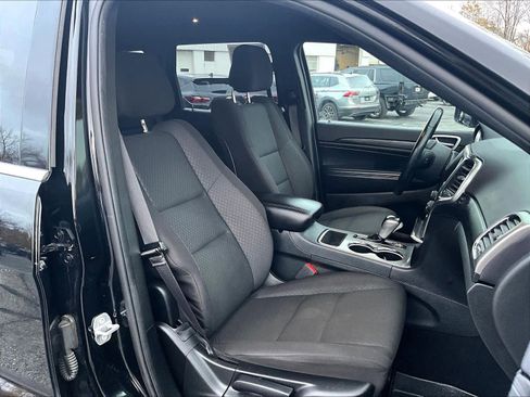 Used 2020 Jeep Grand Cherokee Laredo image 11