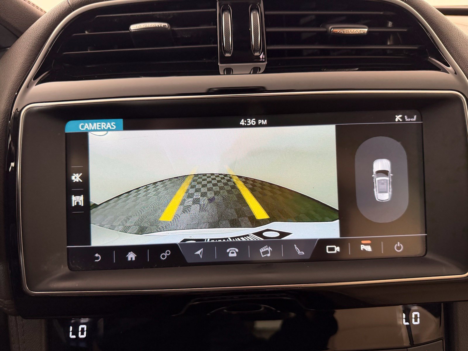 Used 2020 Jaguar F-PACE Prestige AWD/4WD image 24