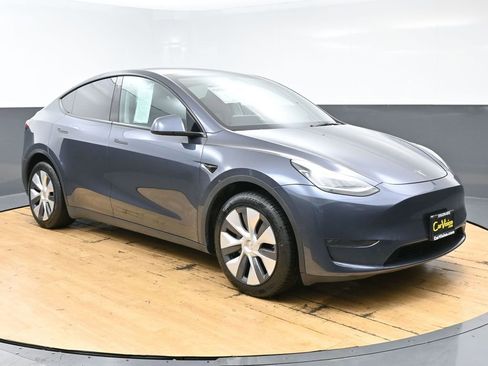 Used 2023 Tesla Model Y Long Range AWD/4WD image 2