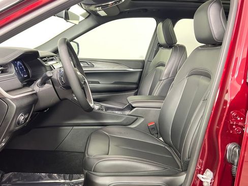 New 2025 Jeep Grand Cherokee Limited image 15