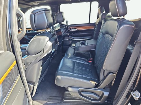 Used 2022 Jeep Grand Wagoneer Series III w/ Rear Seat Video Group 1 AWD/4WD image 31