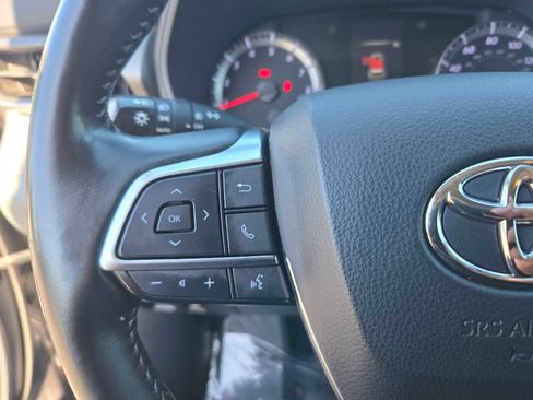 Used 2021 Toyota Highlander LE image 29