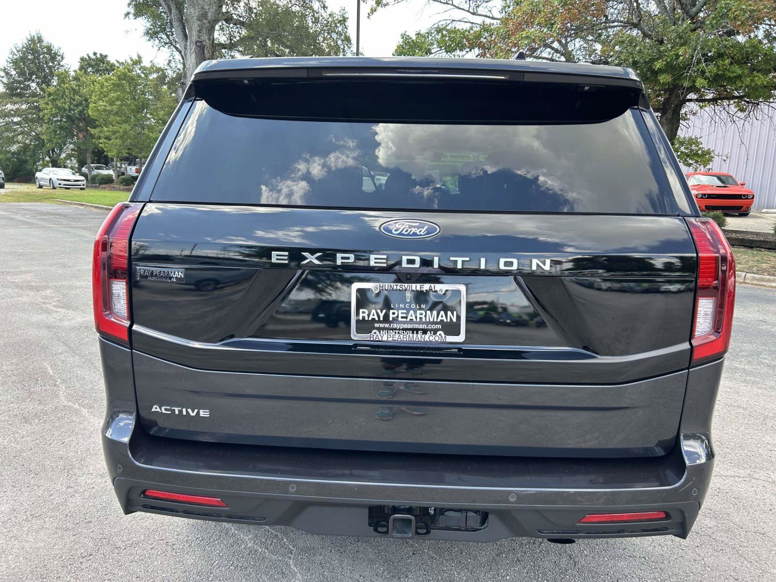 Used 2025 Ford Expedition Active RWD image 6