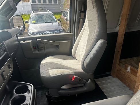 Used 2019 Chevrolet Express 2500 w/ Enhanced Convenience Package RWD image 12