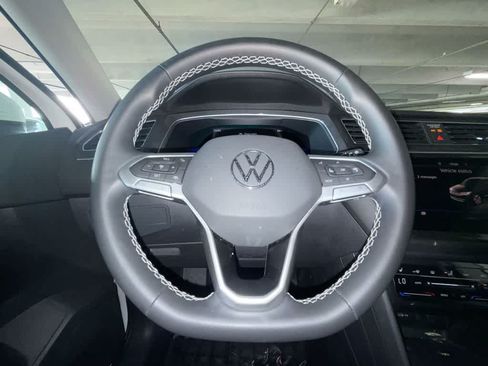 Certified 2022 Volkswagen Tiguan SE FWD image 15
