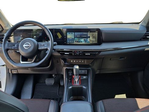 Used 2025 Nissan Kicks SR AWD/4WD image 19