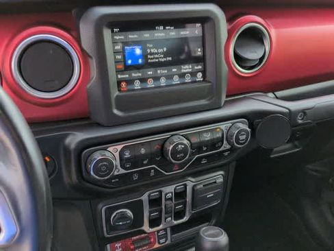 Used 2021 Jeep Gladiator Rubicon w/ Cold Weather Group AWD/4WD image 27