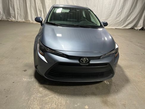 Used 2025 Toyota Corolla LE w/ Convenience Package FWD image 2