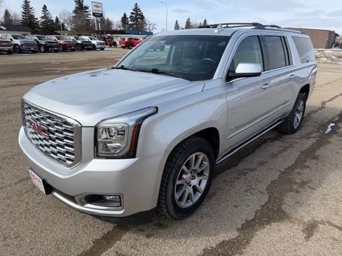 Used 2020 GMC Yukon XL Denali w/ Open Road Package image 3