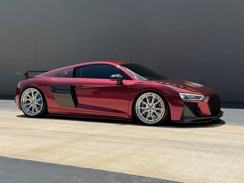 Used 2017 Audi R8 V10 w/ Carbon Exterior Package AWD/4WD image 3