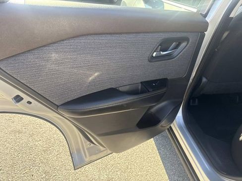 Used 2023 Nissan Rogue SV image 16