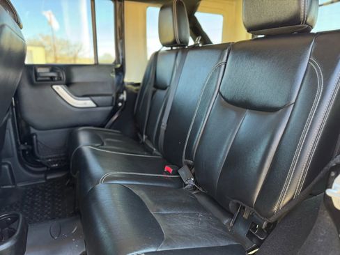 Used 2015 Jeep Wrangler Unlimited Rubicon w/ Max Tow Package image 20