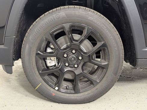 New 2026 Jeep Compass Latitude image 11