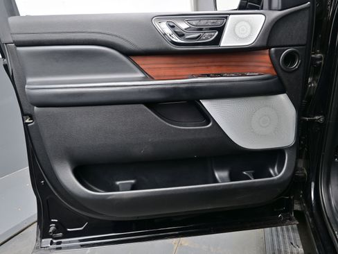 Used 2019 Lincoln Navigator L Reserve image 9
