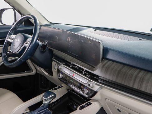 Used 2024 Kia Telluride EX w/ EX Captain's Chair Package image 27