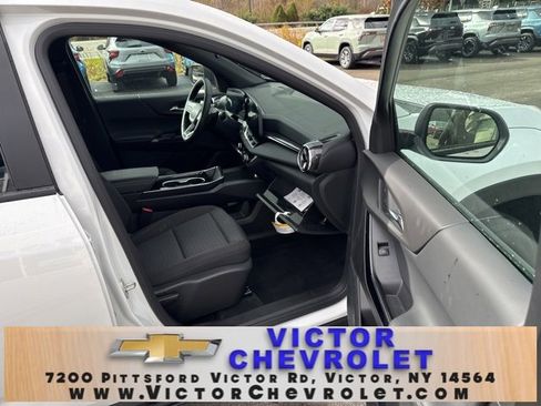 New 2025 Chevrolet Equinox LT image 31