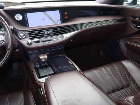 Used 2020 Lexus LS 500 w/ Interior Upgrade Package RWD image 10