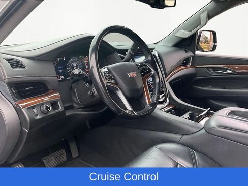Used 2020 Cadillac Escalade ESV 2WD image 18