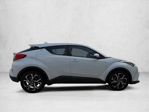 Used 2018 Toyota C-HR XLE image 4
