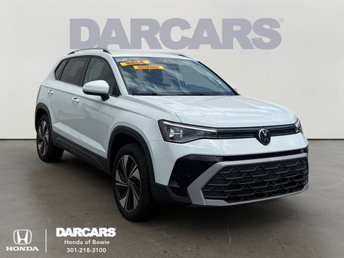 Used 2025 Volkswagen Taos SE AWD/4WD image 1