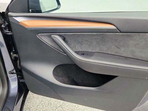 Used 2023 Tesla Model Y AWD image 28