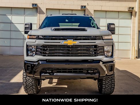 Used 2025 Chevrolet Silverado 2500 Custom w/ Custom Value Package image 4