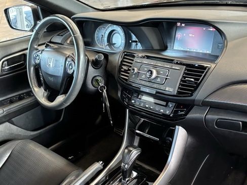 Used 2017 Honda Accord Sport image 30