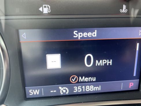 Used 2023 GMC Acadia SLT w/ Preferred Package FWD image 10