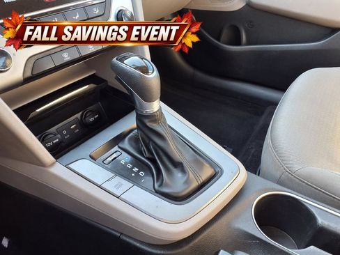 Used 2018 Hyundai Elantra SE FWD image 18