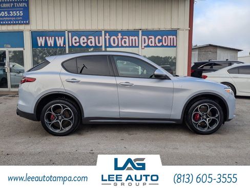Used 2022 Alfa Romeo Stelvio Ti image 2