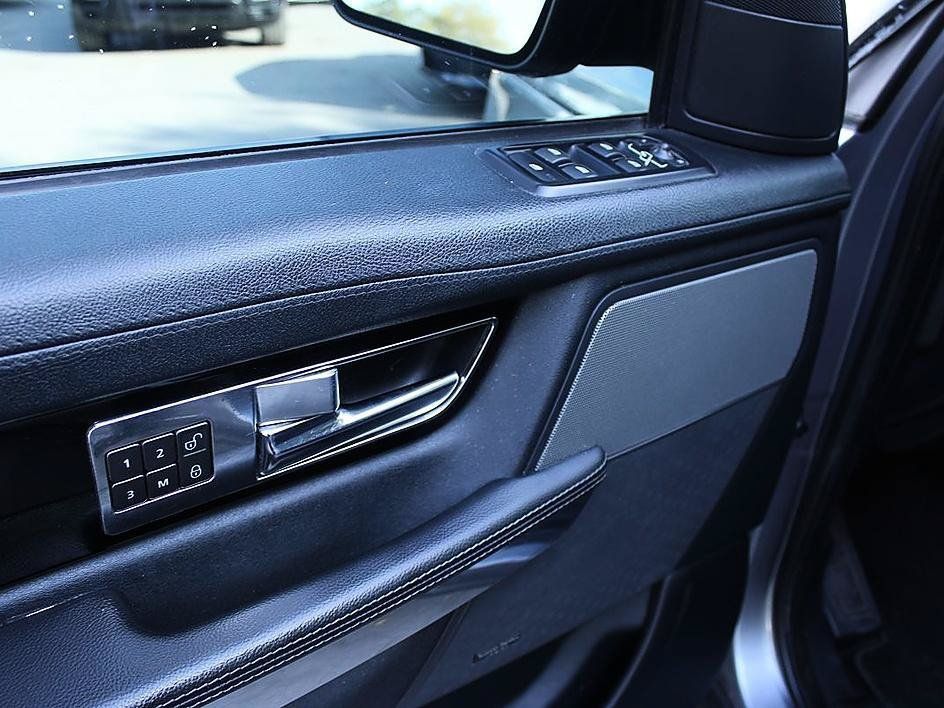 Used 2013 Land Rover Range Rover Sport HSE AWD/4WD image 9