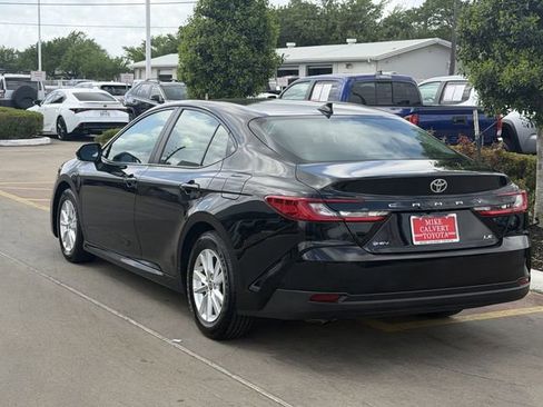 Used 2025 Toyota Camry LE FWD image 5