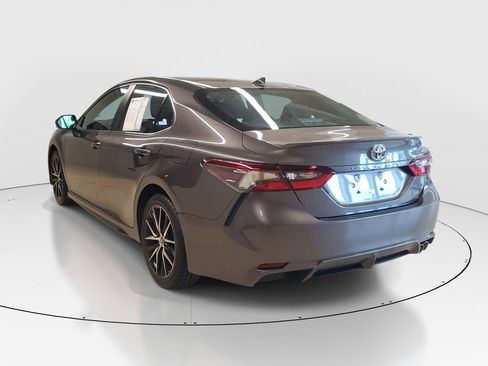 Used 2023 Toyota Camry SE image 5