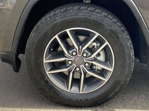 Used 2019 Jeep Grand Cherokee Laredo w/ 18" Wheel & 8.4" Radio Group AWD/4WD image 29