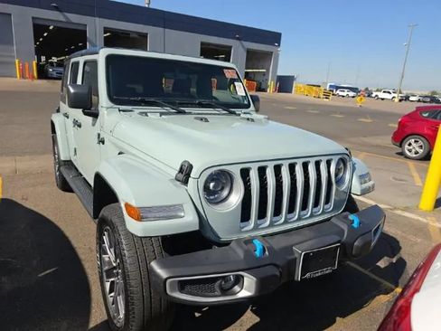 Used 2023 Jeep Wrangler Unlimited Sahara w/ Cold Weather Group AWD/4WD image 6