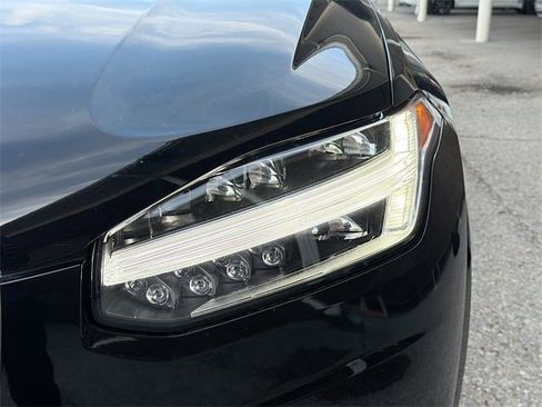 Used 2024 Volvo XC90 B5 Core image 9