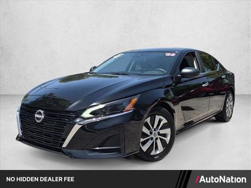 Certified 2025 Nissan Altima 2.5 S FWD image 1
