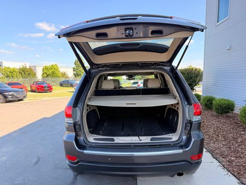 Used 2017 Jeep Grand Cherokee Limited w/ Luxury Group II AWD/4WD image 45