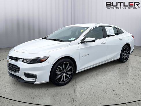 Used 2018 Chevrolet Malibu LT FWD image 2