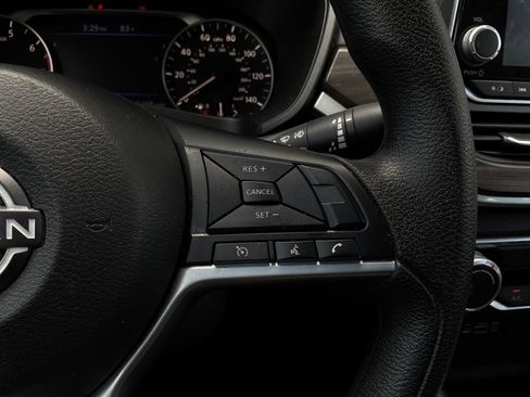 Used 2025 Nissan Altima 2.5 SV FWD image 33