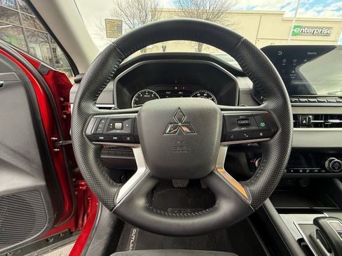 Used 2024 Mitsubishi Outlander SE image 14