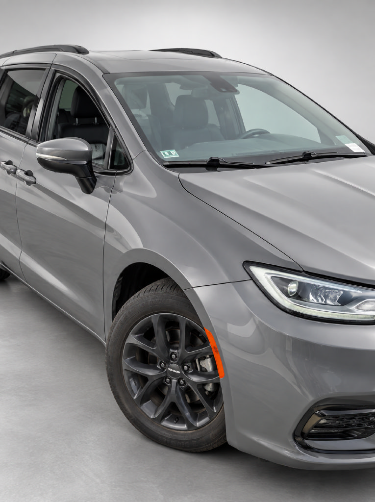 Used 2023 Chrysler Pacifica Touring-L w/ S Appearance Package AWD/4WD image 5