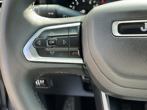 Used 2024 Jeep Compass Latitude image 14