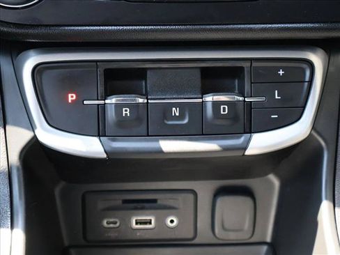 Used 2024 GMC Terrain SLT AWD/4WD image 19