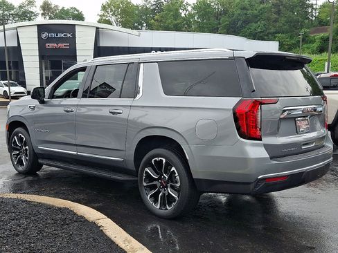 Used 2023 GMC Yukon XL SLT w/ SLT Luxury Package AWD/4WD image 4