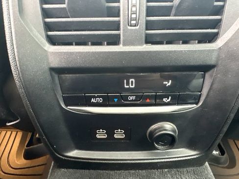 Used 2019 BMW 330i xDrive Sedan w/ Premium Package AWD/4WD image 18