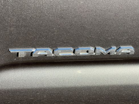 Used 2016 Toyota Tacoma TRD Off-Road image 28