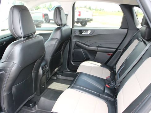 Used 2021 Ford Escape Titanium w/ Titanium Elite Package AWD/4WD image 18