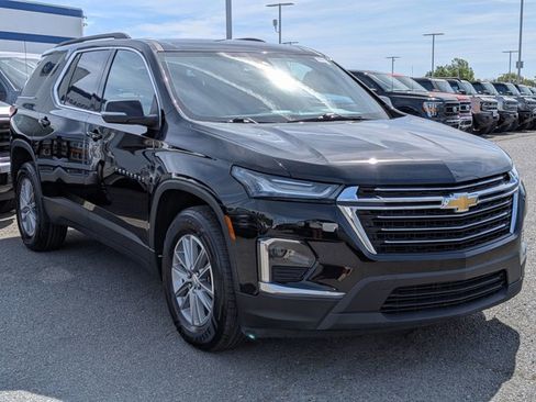 Used 2022 Chevrolet Traverse LT image 1