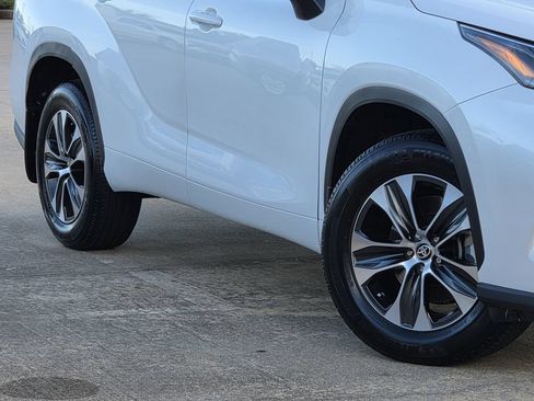 Used 2026 Toyota Highlander XLE AWD/4WD image 12